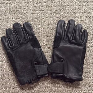 Black Full-Fingered Tactical Gloves with Adjustable Straps